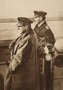 Admiraal Beatty, met vlag-kapitein Chatfield, kijkt naar de overgave van de Duitse vloot, 1918 (sepia foto) door English Photographer